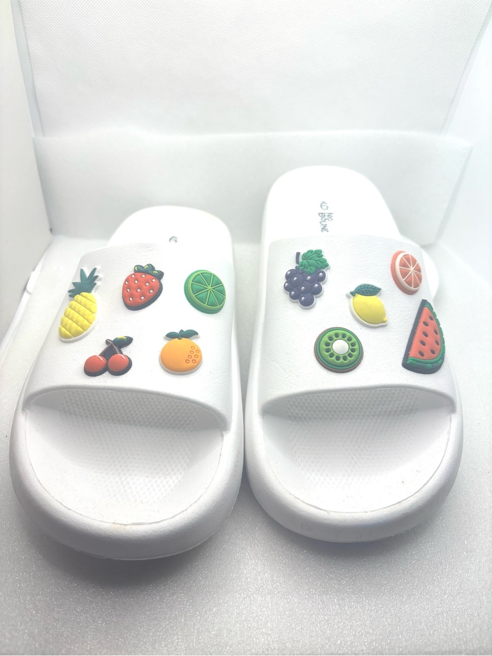 No Boundaries Comfort EVA Slide Sandals in white, assorted fruit charms Sz 9